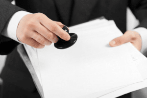 Read more about the article Notary Public vs. Attorney: Key Differences