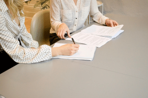 Read more about the article 10 Common Mistakes to Avoid When Hiring a Notary Public