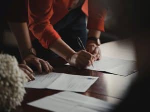 Read more about the article 5 Things to Consider When Hiring the Right Notary Public in California